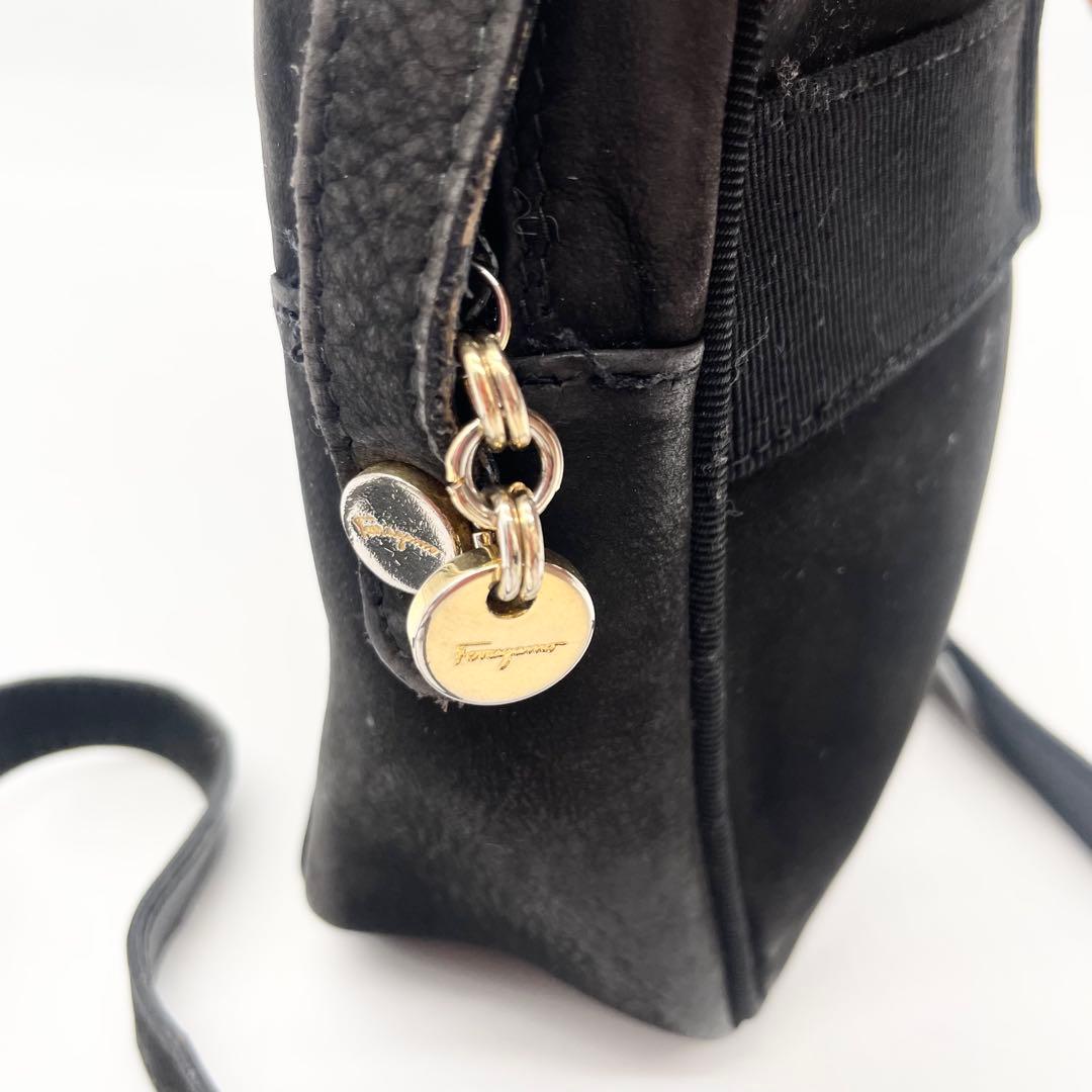 美品　サルバトーレフェラガモ　ヴァラリボン　ショルダーバッグ　ベロア　ブラック