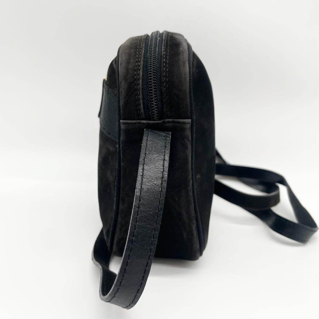 美品　サルバトーレフェラガモ　ヴァラリボン　ショルダーバッグ　ベロア　ブラック