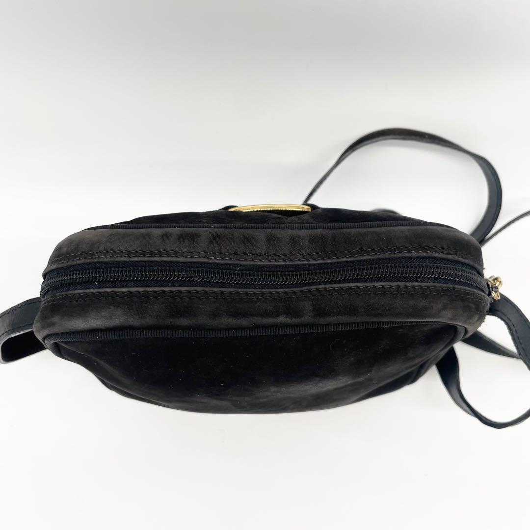 美品　サルバトーレフェラガモ　ヴァラリボン　ショルダーバッグ　ベロア　ブラック