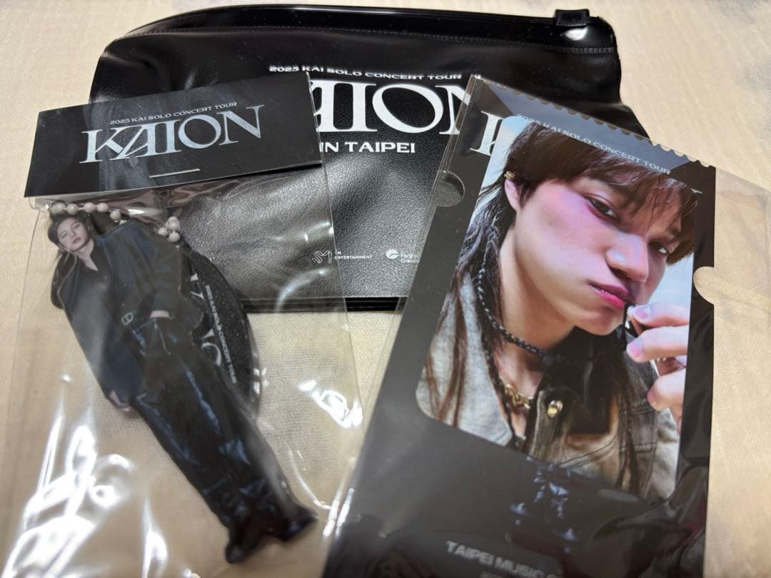 EXO カイソロ 台北グロパ特典 EXO #カイ さん1/11〜14exokai_kr 様 🐻ラッキードロー🐻グッズ 🐻基本