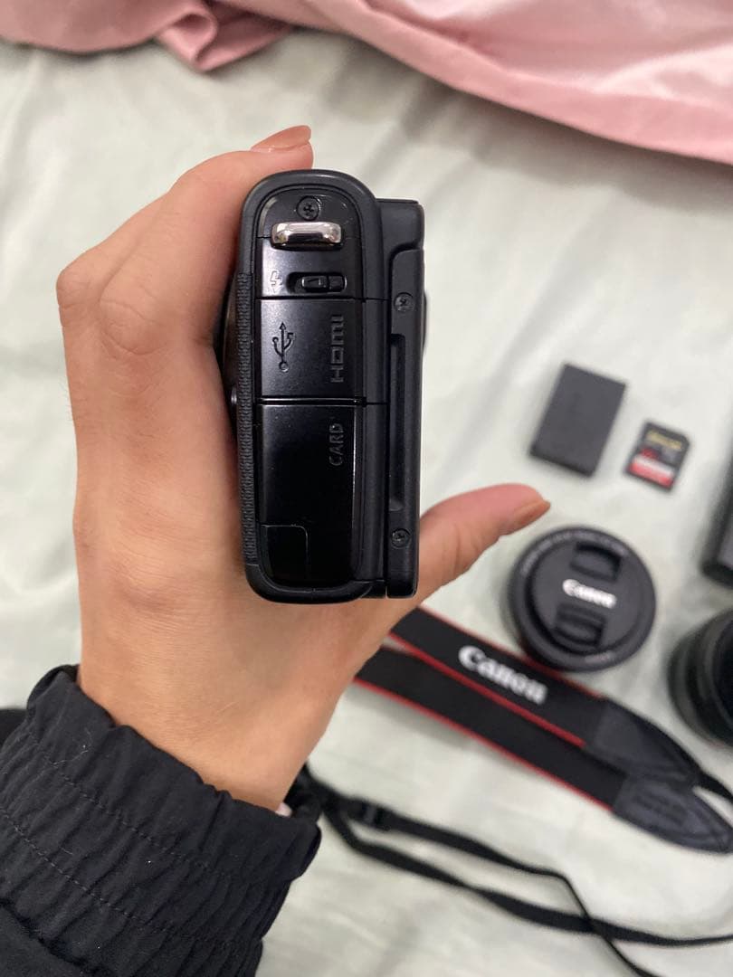 ビデオカメラ CANON EOS M100