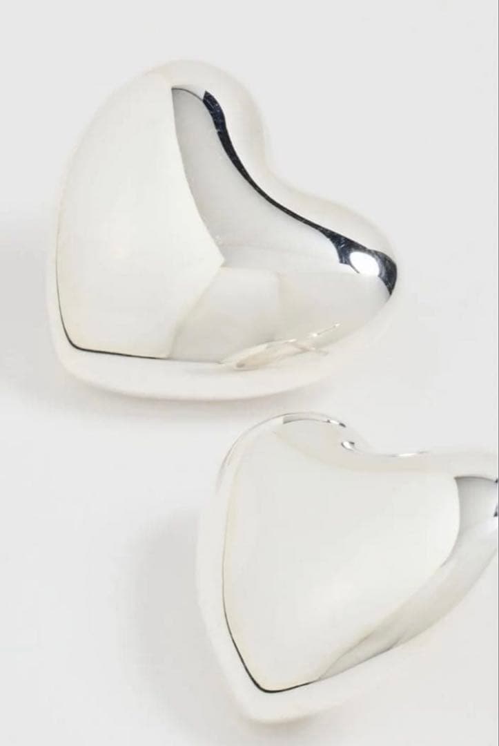 ANNIKA INEZアニカイネズ ハートピアス ラージ シルバーカラー神崎恵