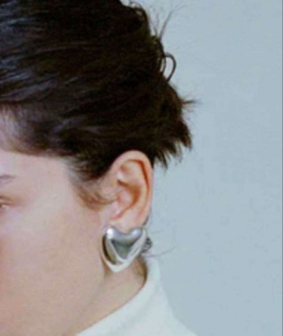 ANNIKA INEZアニカイネズ ハートピアス ラージ シルバーカラー神崎恵