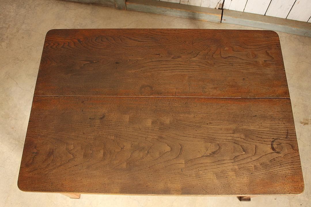 古く味のある木製の机 引き出し2杯 ローテーブル 作業台 古家具