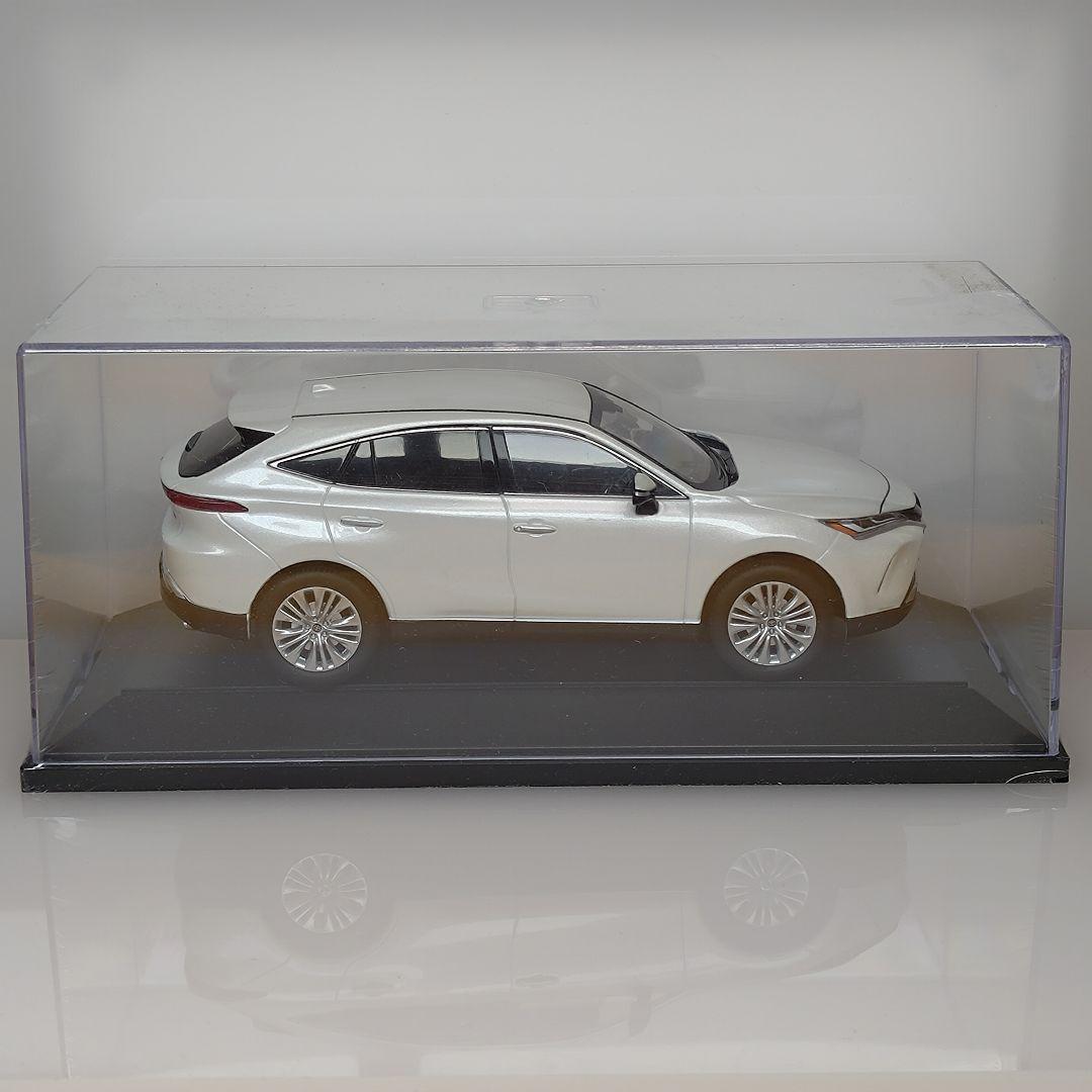 新型 トヨタ ハリアー カラーサンプル ホワイトパールクリスタルシャイン 非売品