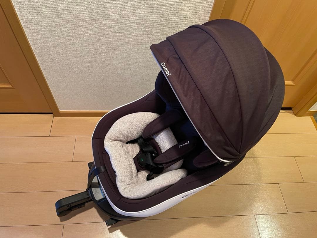 コンビ クルムーヴスマート isofix チャイルドシート 回転式