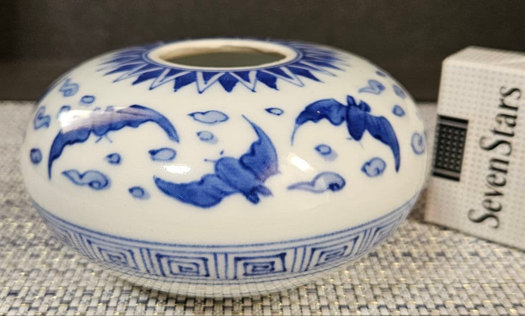 中国美術　中国古陶磁器　中国古玩　清代清朝頃　青華　青花　蝙蝠に雲図　水盂　水滴