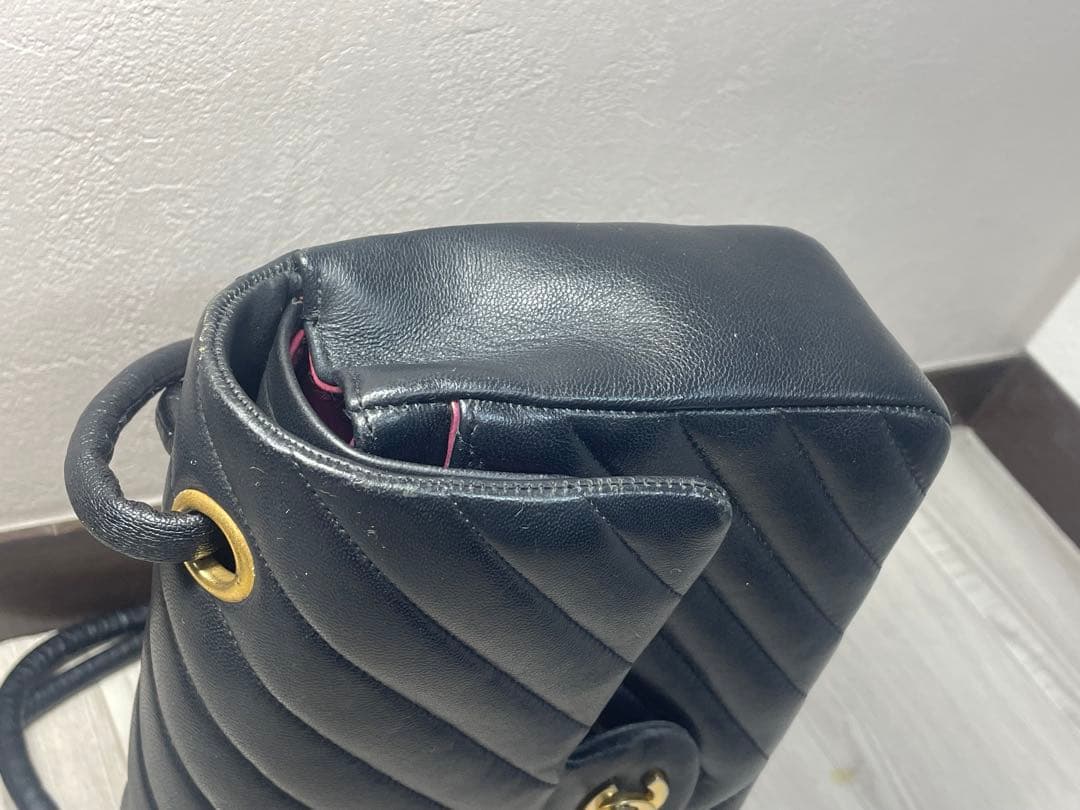 CHANELノベルティ シェブロン Vステッチ Wフラップ ショルダー