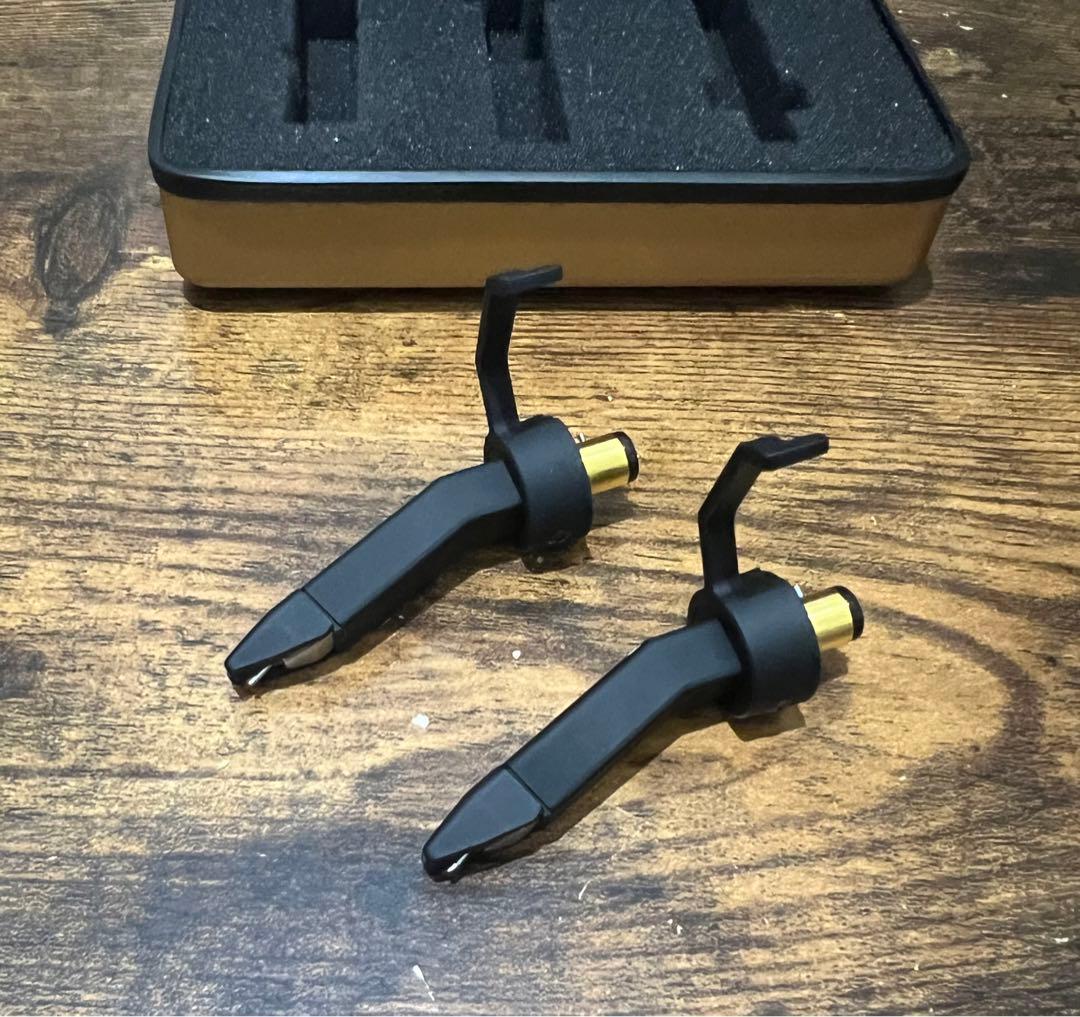 樽屋レコード針Tw-08M黒針(ケース付2本セット)