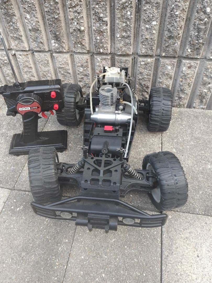 ラジコン　エンジンバギーカー　中古品