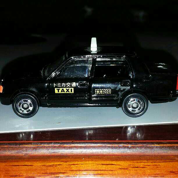 トミカトヨタCROWN  COMFORT