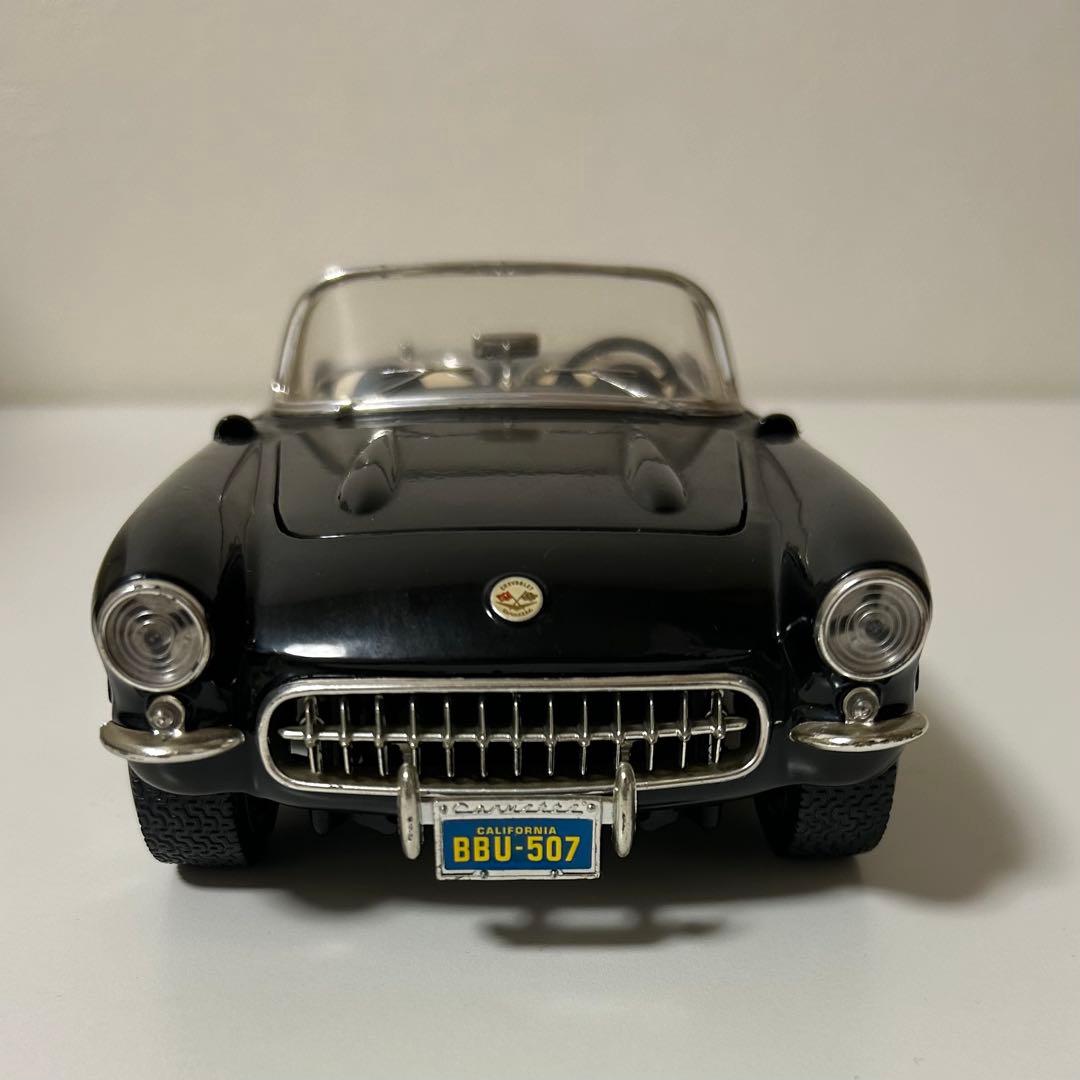 シボレー　コルベット　1/18 1957年式　フィギュア