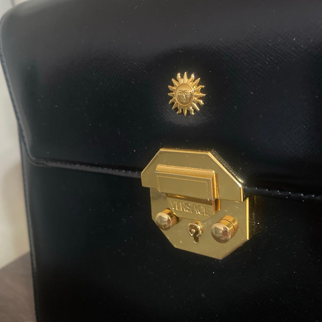 【送料無料】ヴェルサーチ ハンドバッグ フォーマル メデューサ レザー ブラック