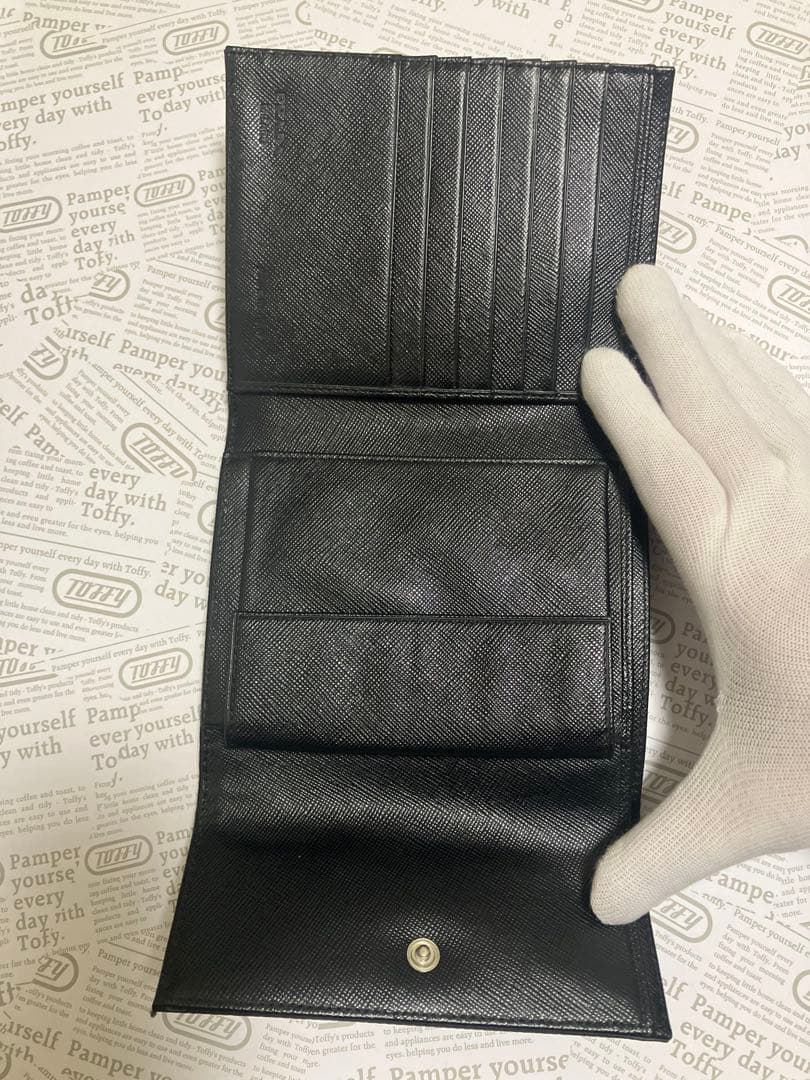 プラダ　折り財布　ブラック　テスート