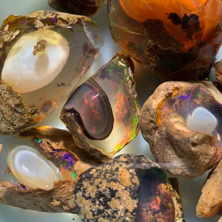 珍品 センチュリーエッグ インオパール58ct/美遊色