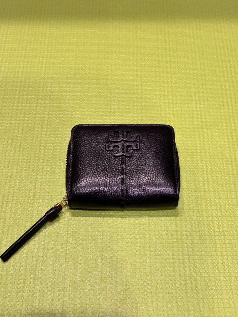 早い者勝ち【良品】 トリーバーチ レザー 二つ折り財布 財布 ブラック