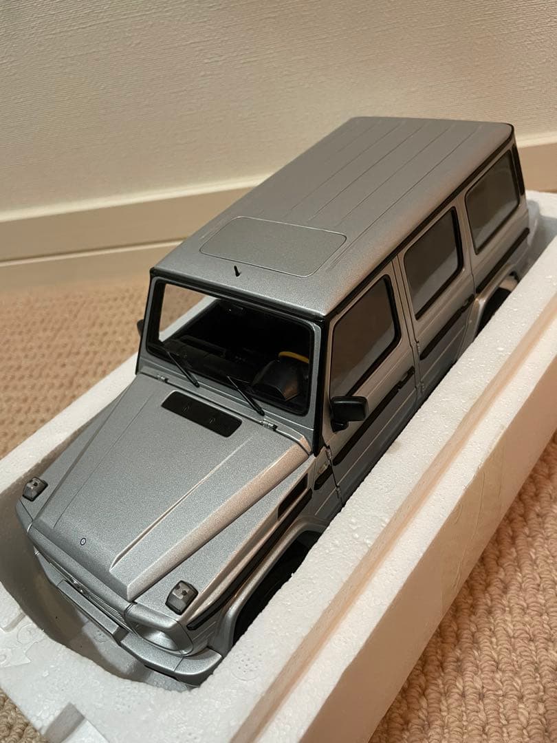 ミニカー AUTOart Mercedes Benz G-Wagon 1:18
