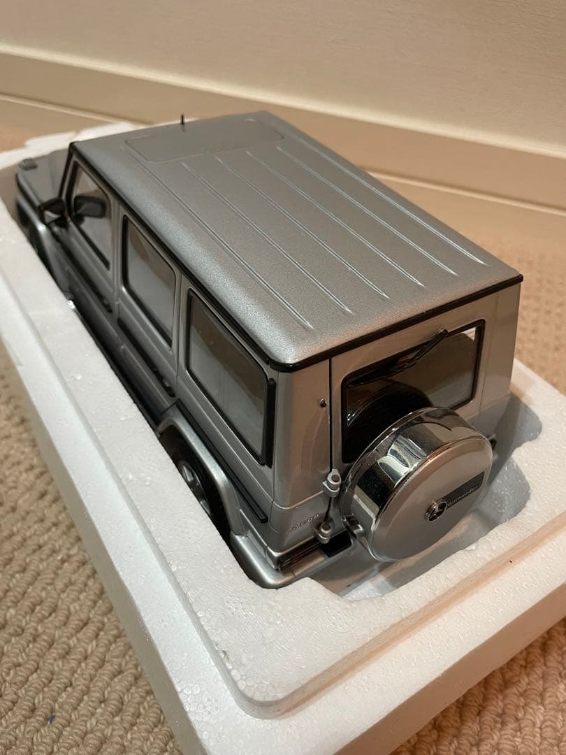 ミニカー AUTOart Mercedes Benz G-Wagon 1:18