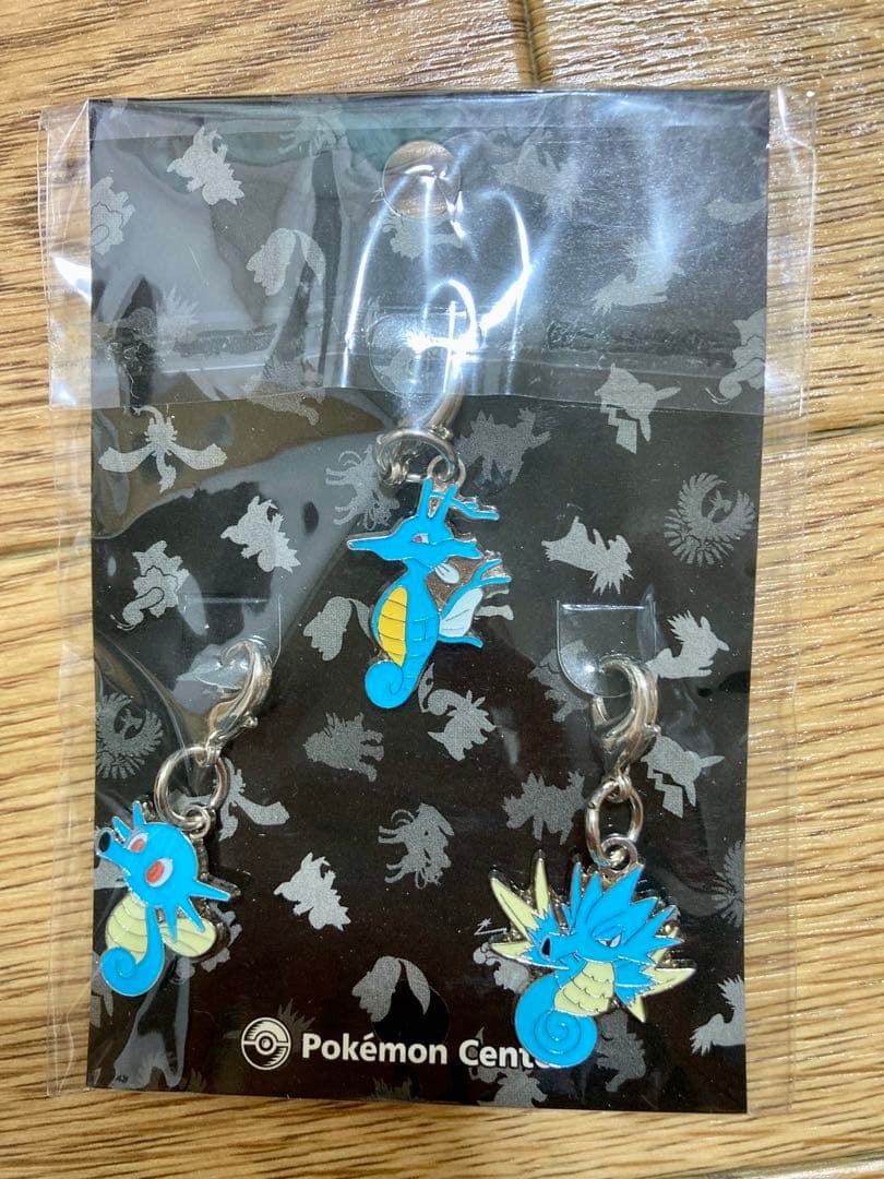 キングドラ　シードラ　タッツー　キーホルダー　ポケモン　メタル　チャーム　小物 Pokemon（ポケモン） ポケモンセンターオリジナル 全国ずかん メタル
