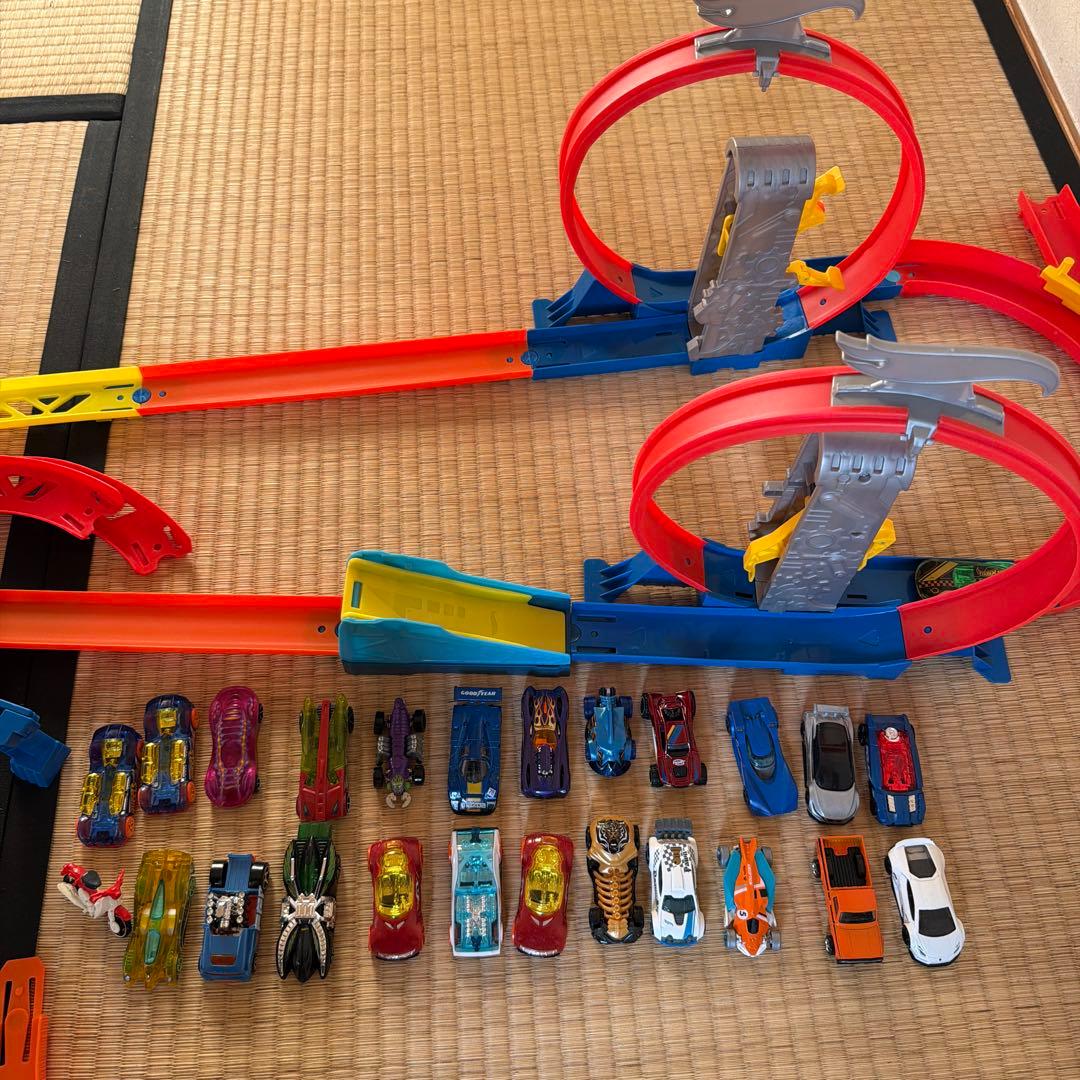 Hot Wheels トラックとミニカーセット