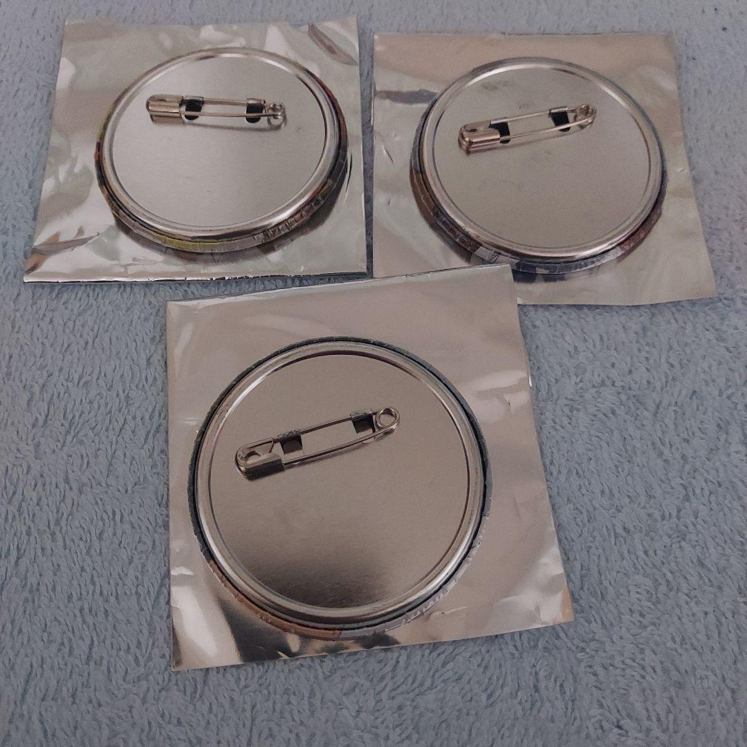 進撃の巨人　巨人中　缶バッジ　ライナー　アニ　ベルトルト