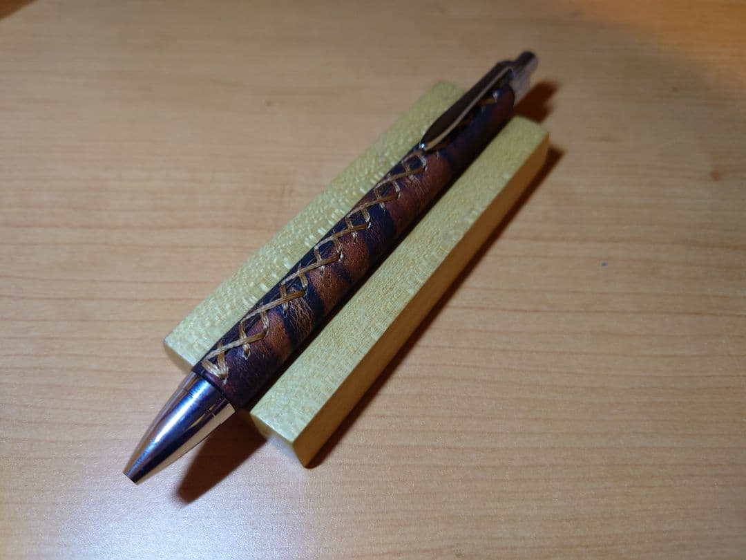 木軸ペン工房 金杢犀 泥染めレザー ボールペン 木軸ペン工房 金
