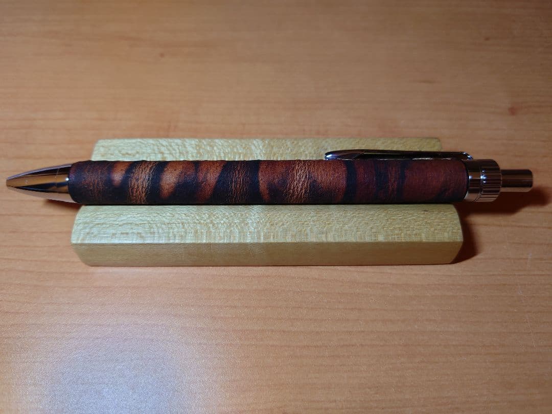 木軸ペン工房 金杢犀 泥染めレザー ボールペン