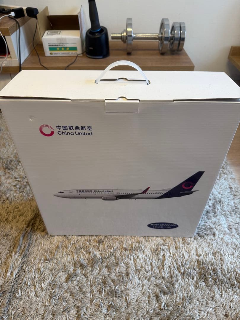 China United （中国聯合航空）Boeing 737 1:80