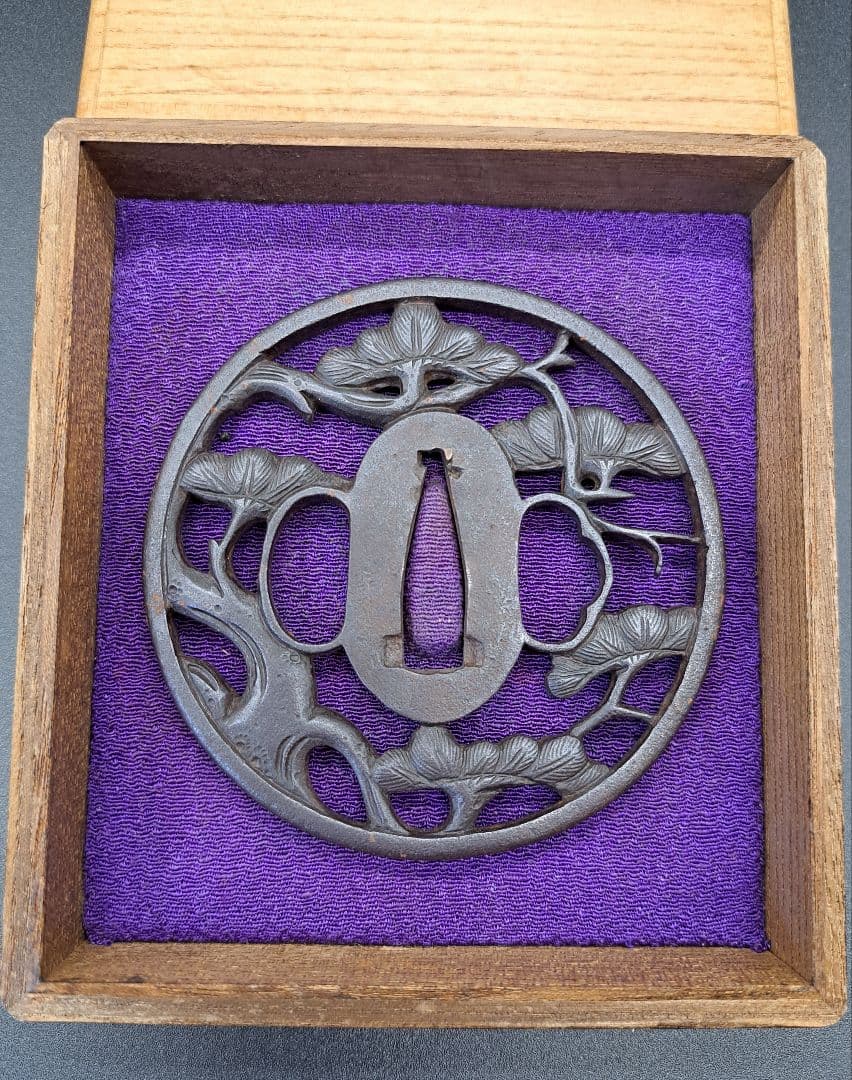 鉄地透かし松図鍔 鐔 日本刀 刀 刀装具 時代物 真剣 居合い 古美術 侍