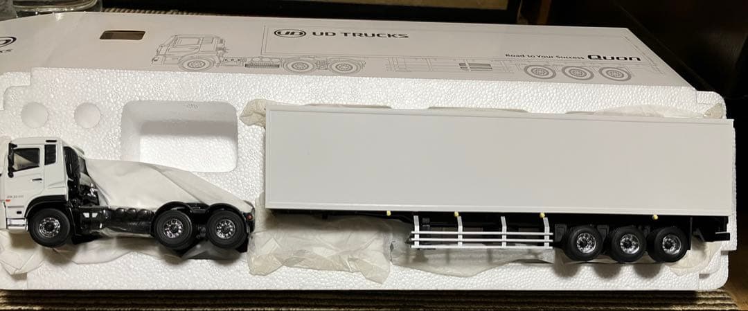 1/50Quon ホワイト トレーラー ミニカー