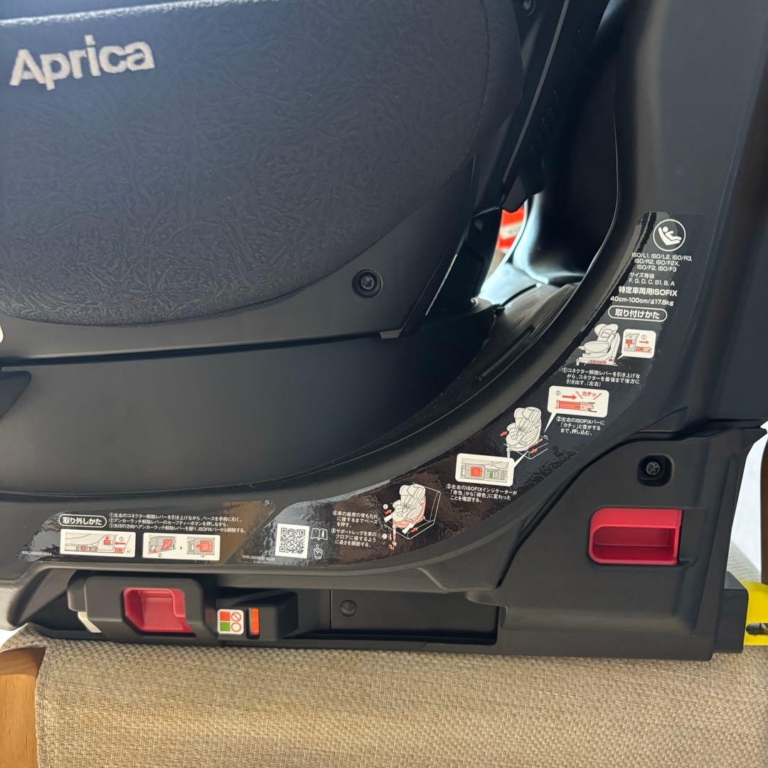 美品　ApricaフラウディアグロウISOFIXセーフティープラス　ロイヤル