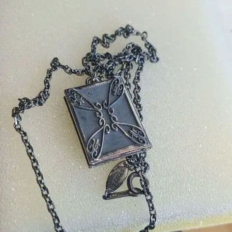 NieR Replicant/Gestalt シルバーロケットペンダント 白の書