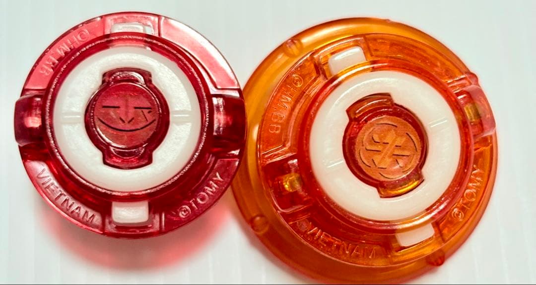 ベイブレードバースト 歴代ファブニル シューター付き シール付き 説明