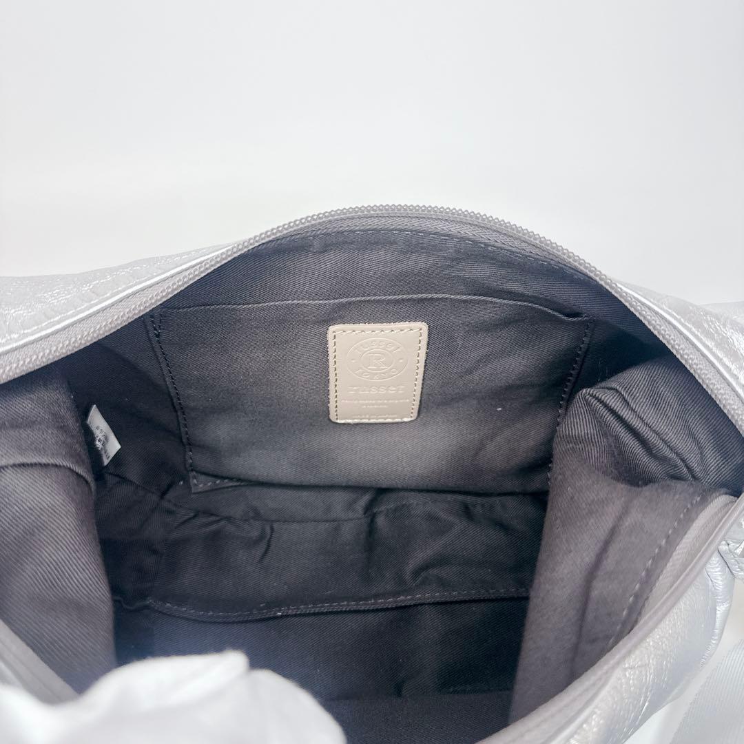 【人気商品】russet ショルダーバッグ　シルバー　ラウンドショルダー　レザー