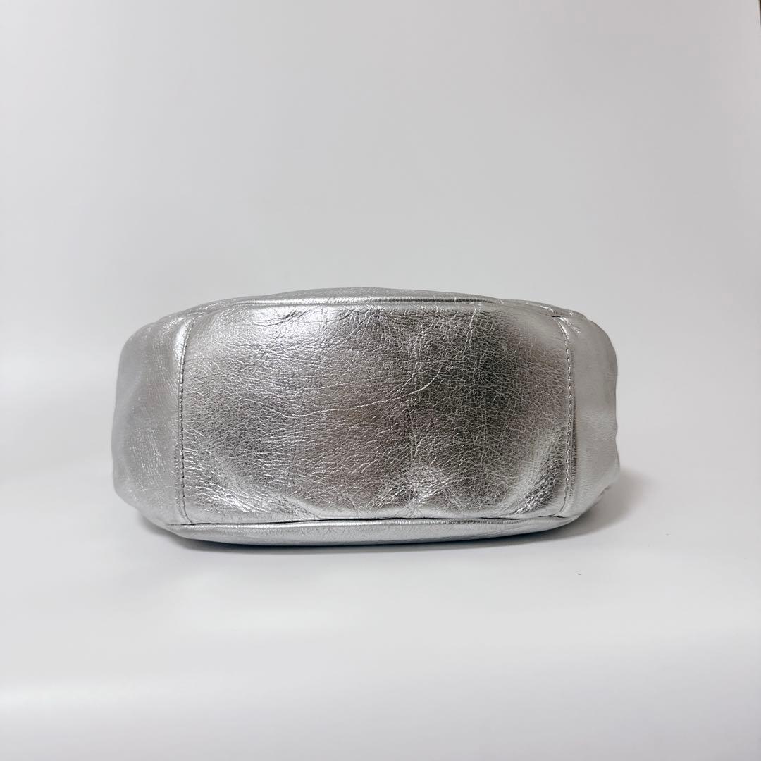 【人気商品】russet ショルダーバッグ　シルバー　ラウンドショルダー　レザー