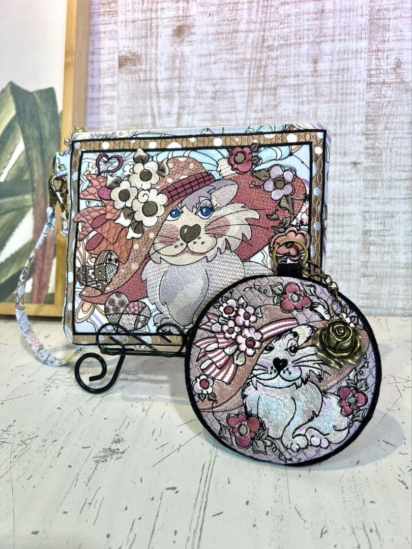 ロラライハリス♡刺繍のポーチ♡総刺繍ケース♡お纏め出品