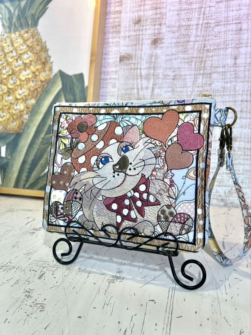 ロラライハリス♡刺繍のポーチ♡総刺繍ケース♡お纏め出品