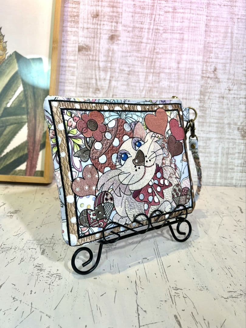 ロラライハリス♡刺繍のポーチ♡総刺繍ケース♡お纏め出品