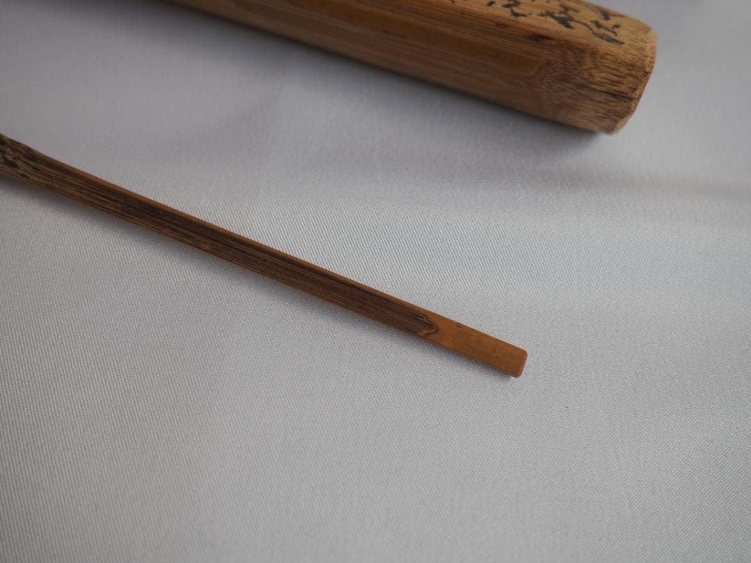 大徳寺派孤篷庵住職 小堀宗泰自作『竹茶杓』歌銘：岩もる音（共箱・共