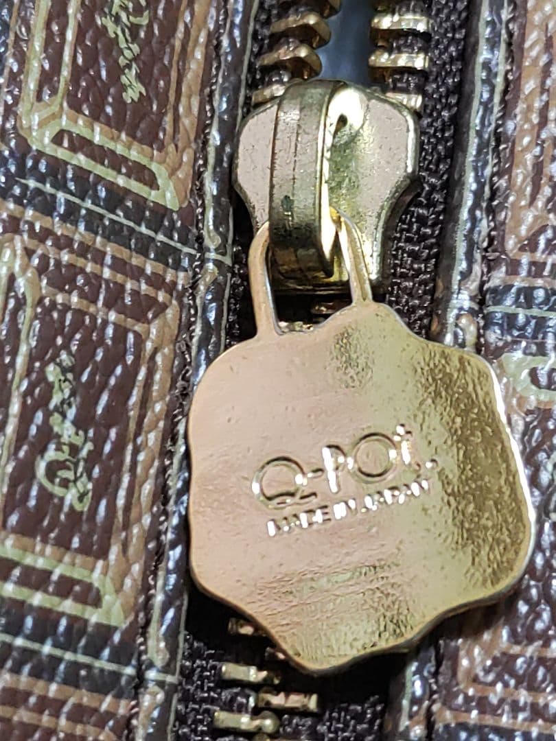 ヒ*リ様 Q-pot.　チョコレートクロスボディーバッグ　ショルダーバッグ