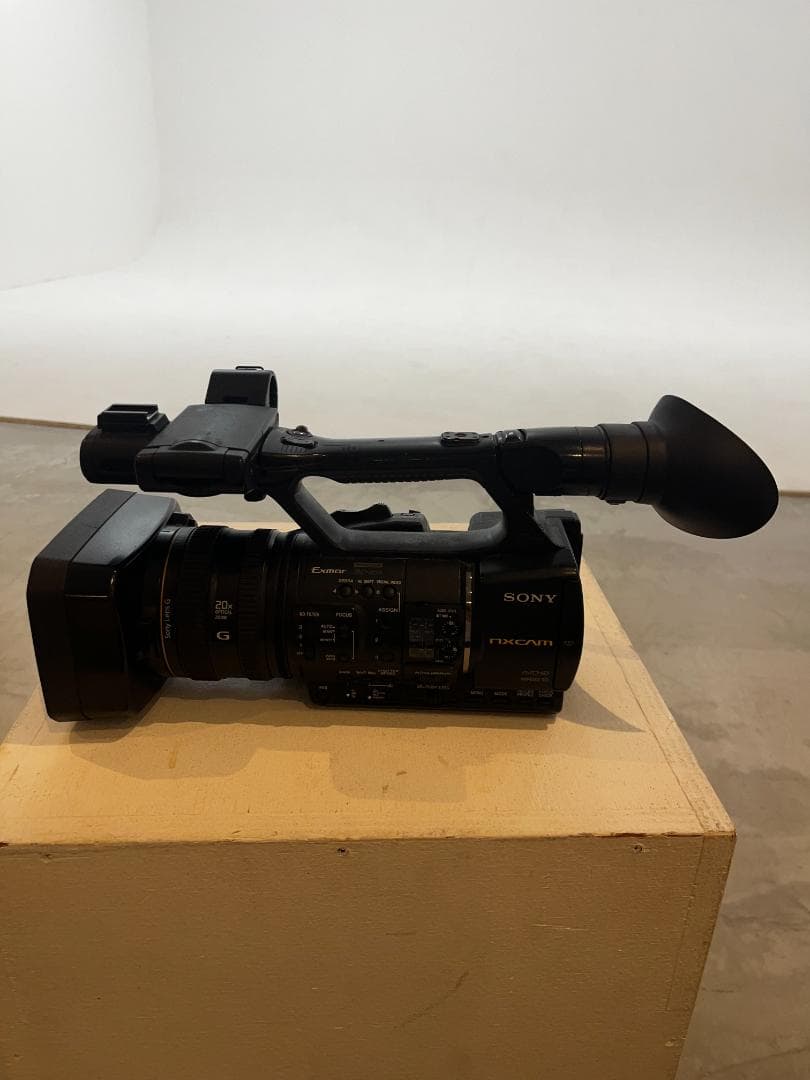 【ジャンク品】Sony ビデオカメラ HXR-NX5J