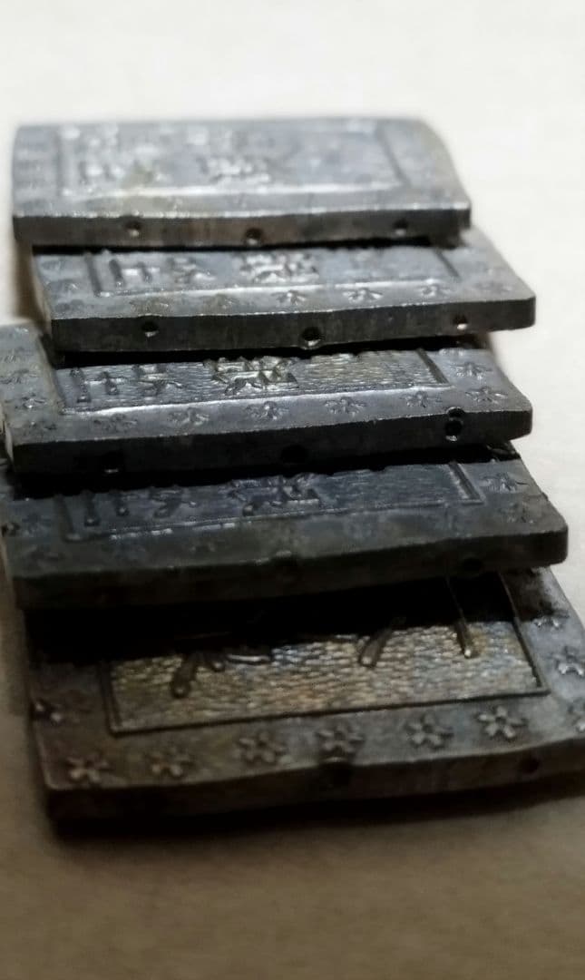 一分銀 5枚と一朱銀 3枚