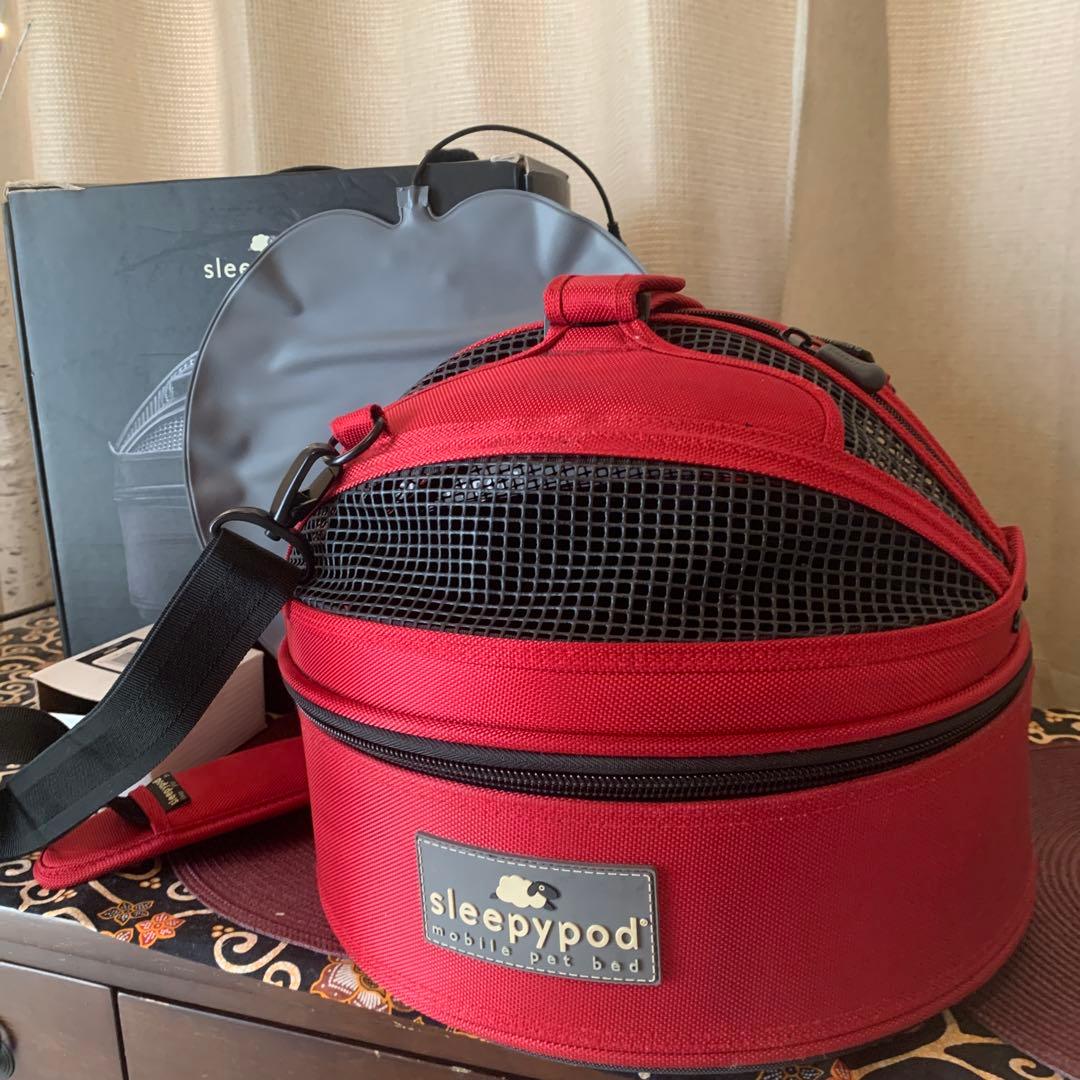 sleepypod 赤色 キャリーバッグ ・ウォーマー 付き　犬•猫用 sleepypod 赤色 キャリーバッグ ・ウォーマー 付き犬•猫用