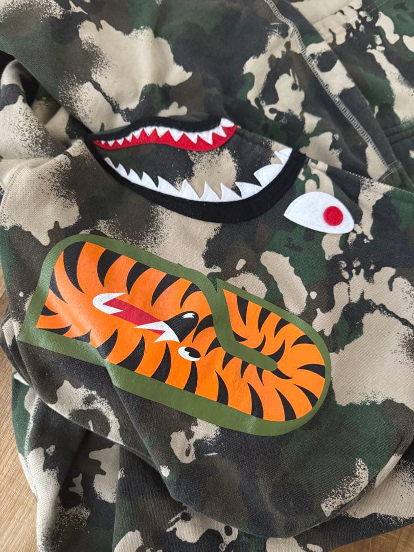 迷彩柄 シャークデザイン パーカー