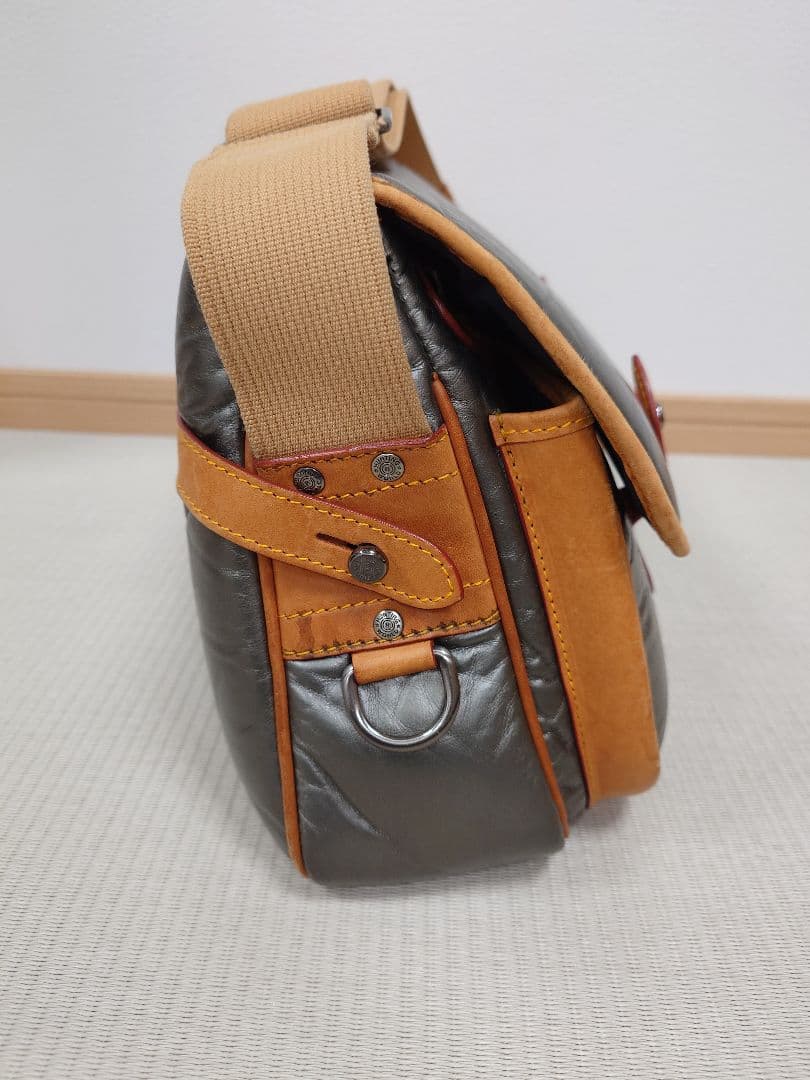 ハンティングワールド【希少】 ショルダーバッグ バチュー・クロス