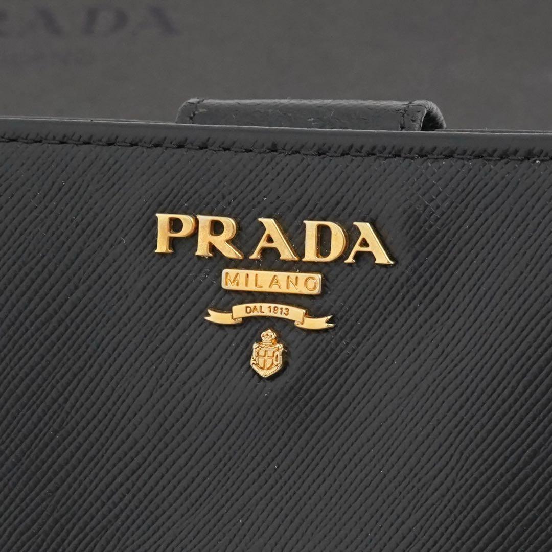 ✨極上美品✨　プラダ　二つ折り　サフィアーノレザー　メタルロゴ　黒　箱付き