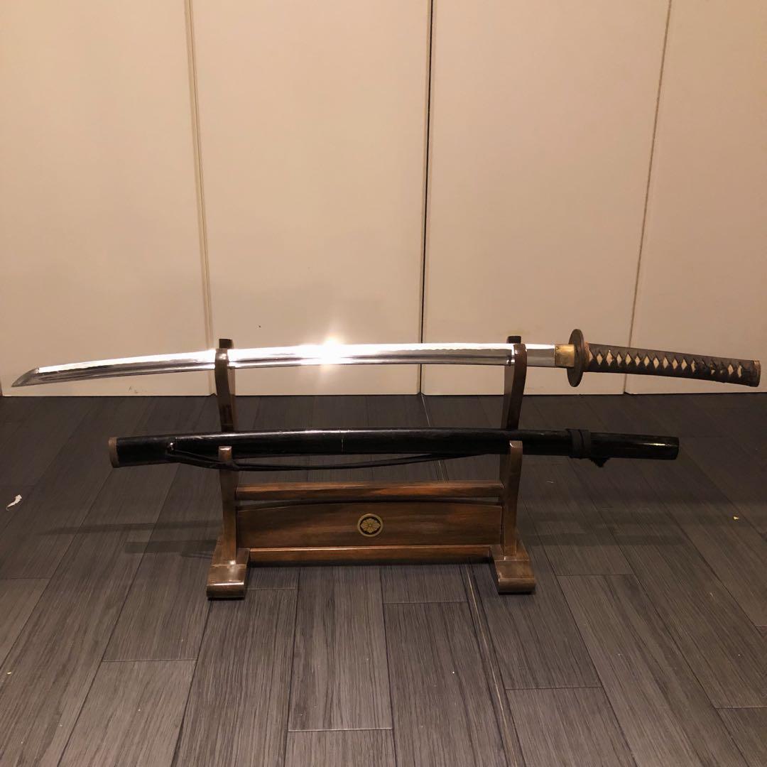 高級模造刀　樋入り刀身　革柄　居合刀　優波紋　黒拵え　太刀