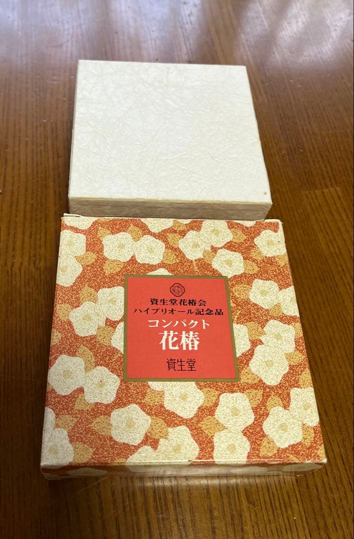 1972 年 資生堂花椿会 ハイプリオール 記念品シルバーコンパクト 非売品