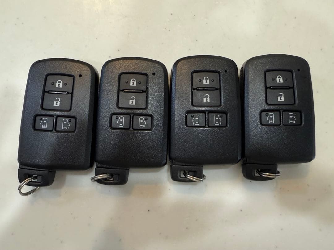 トヨタ80ノア、ヴォクシー等　スマートキー　4ボタン231451-0120 4個
