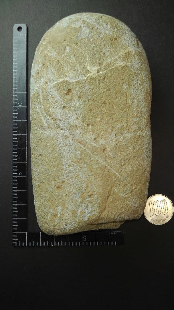 磨製石斧(出土品)　旧石器時代　【約13㎝×7・5㎝×3・5㎝】約750gです。 磨製石斧(出土品)旧石器時代【約13㎝×7・5㎝×3・5㎝】約750gです。